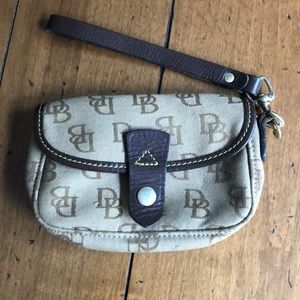 Dooney & Bourke wristlet